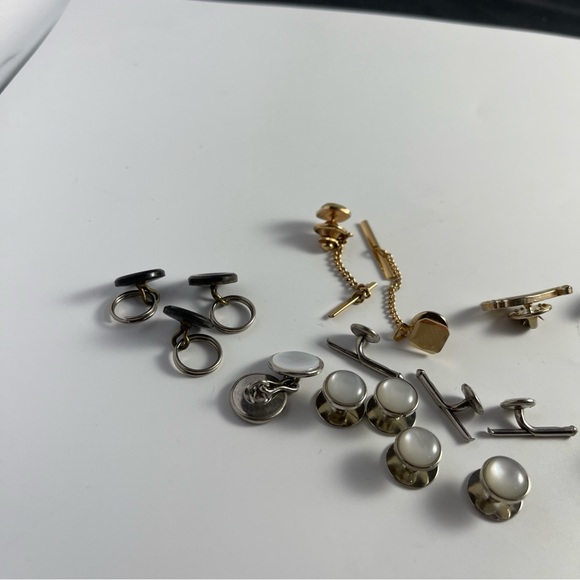 Vintage 26 lot of men’s costume, jewelry cufflinks, tie tacks and buttons - Picture 10 of 16